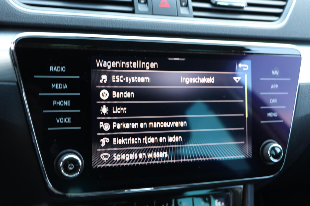 Skoda Superb combi 1.4 tsi iv business edition plus