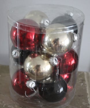 Set van 12 glazen kerstballen