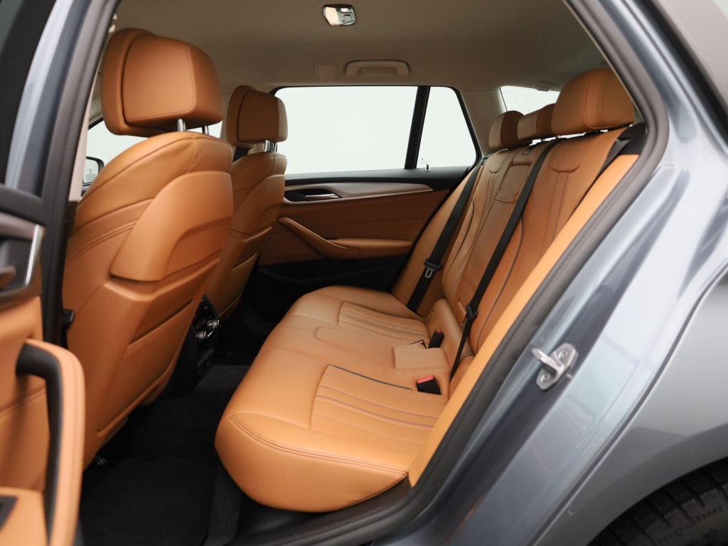 BMW 5 Serie touring 520i business edition plus | automaat | lmv | navigatie