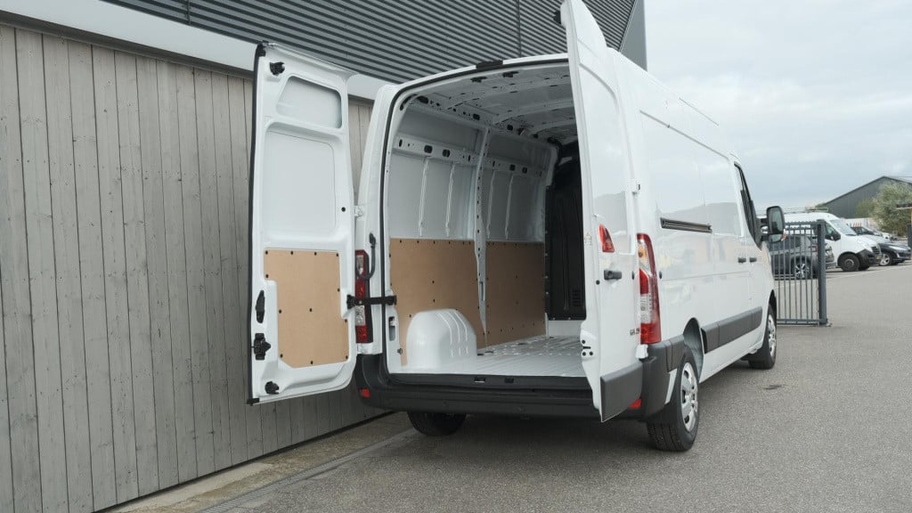 Renault Master t33 2.3 dci 135 l2h2 comfort | direct leverbaar | navigatie 