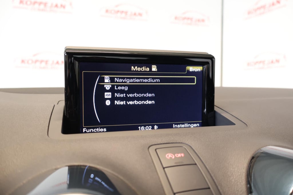 Audi A1 Sportback 1.0 tfsi design s-line nl auto, parkeersensoren, bluetoot