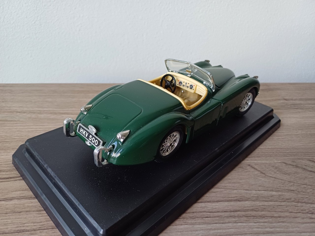 Jaguar XK120 Roadster (1948) - Bburago 1:24