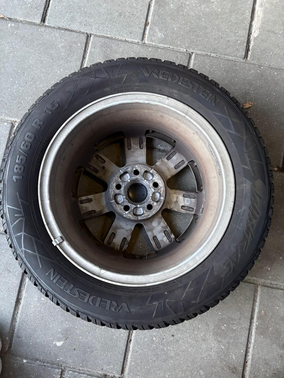 VW Polo Winterbanden Vredestein 185/60 R15 Aluminium Velgen