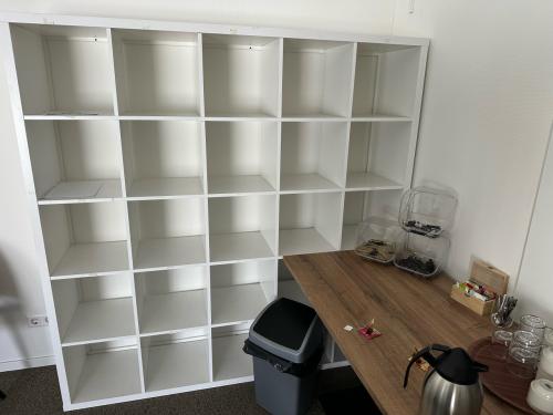 IKEA Witte vakkenkast (25 vakken)
