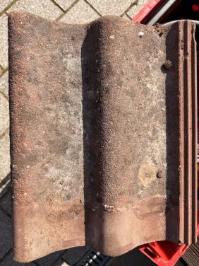 110 dakpannen rood, beton sneldekkers ongeveer 9m2