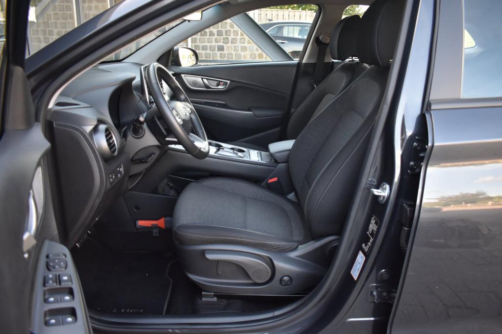 Hyundai Kona ev comfort 64 kwh soh 99% | nap | camera | apple carplay | and