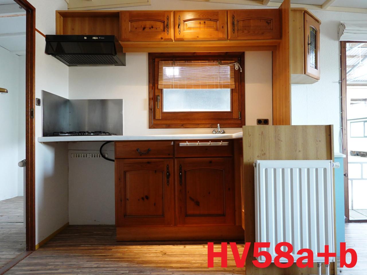 Edelweisz L-chalet met hardhouten kozijnen met dubbel glas en CV te koop