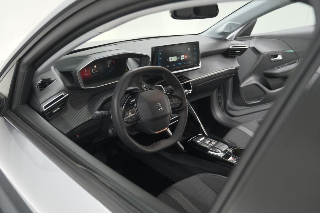 Peugeot 208 puretech 100 eat8 allure pack | camera | navigatie | apple carp