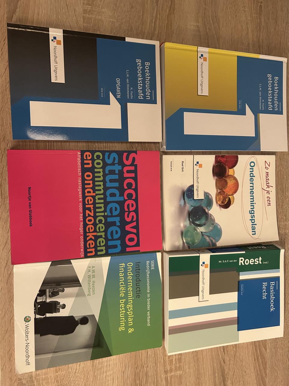 Diverse HBO studieboeken Recht & Bedrijfskunde