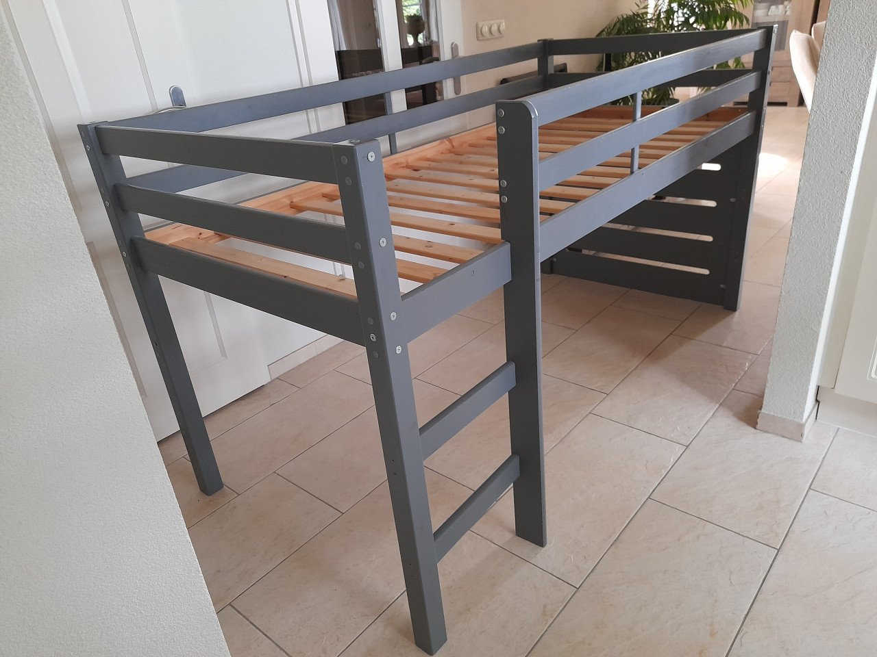Hoogslaper 90 x 200 (in goede nette staat )