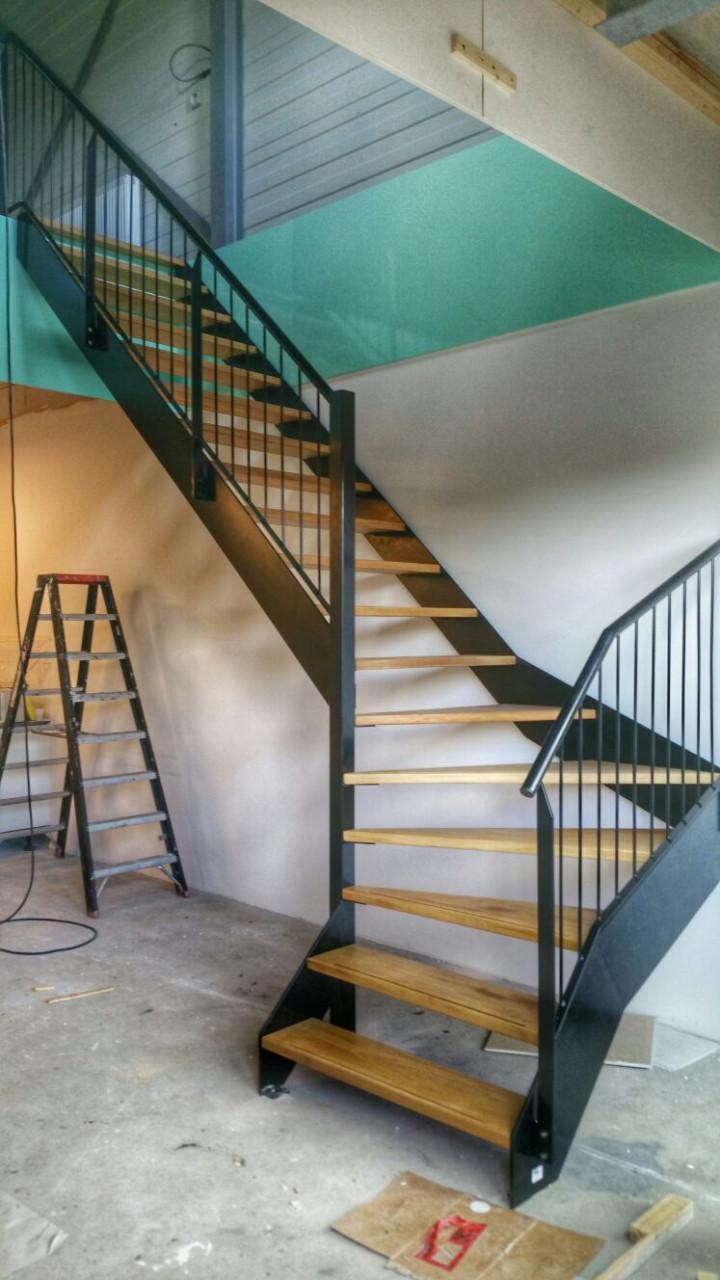 Stalen Kwartslagtrappen op maat – Compact & Stijlvol