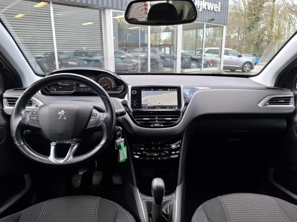 Peugeot 208 1.2 allure nav/clim/lmv/park