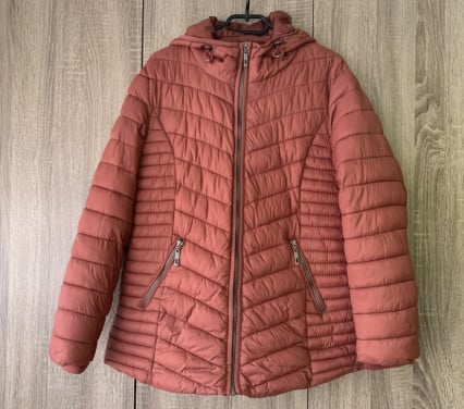 Gewatteerde jas met capuchon