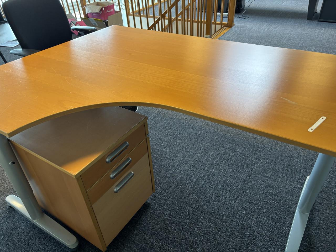 Gratis bureau’s en kasten