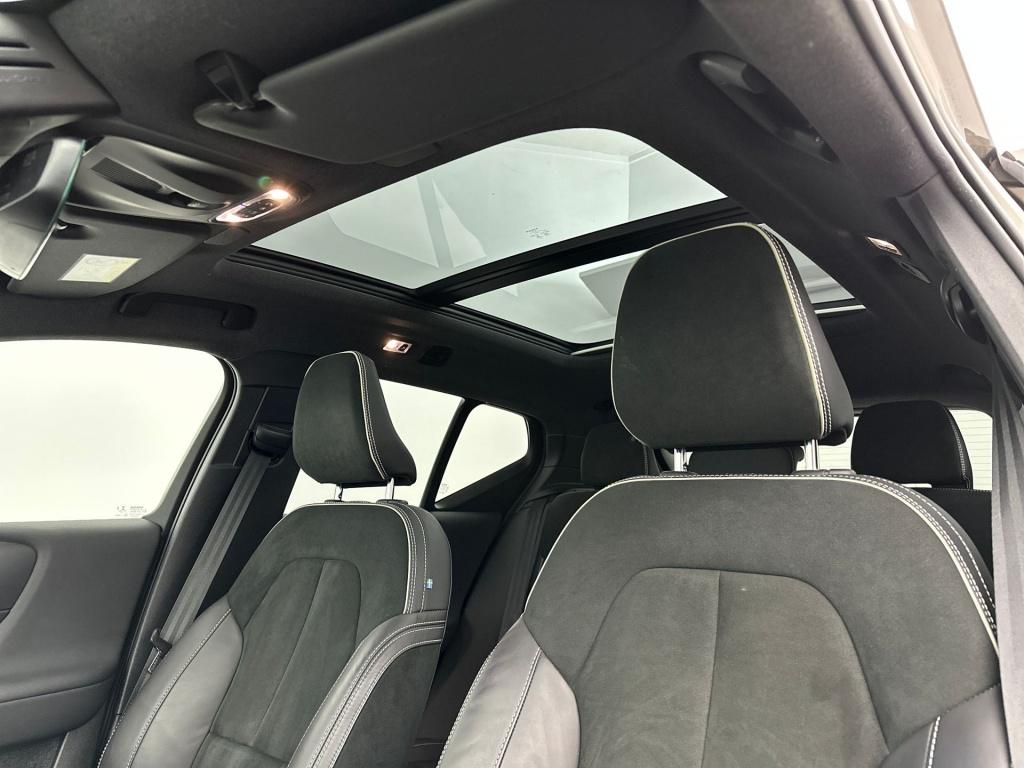 Volvo XC40 t4 211pk recharge r-design| adap.cruise| pano| camera| stoel