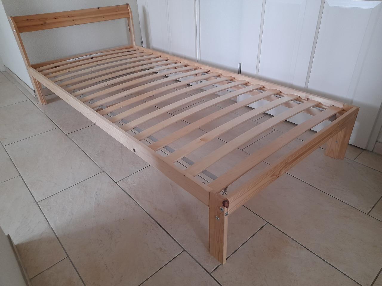 Ikea bed 90 x 200 (in goede nette staat )