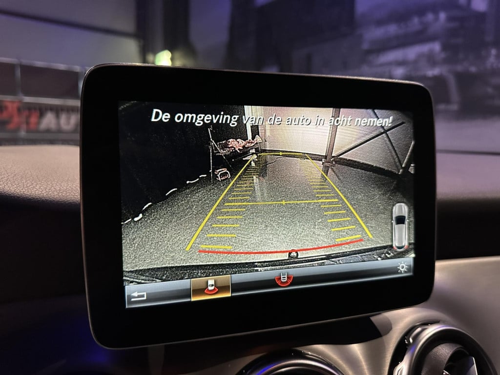 Mercedes-Benz Gla-klasse 180 business solution amg *camera*trekhaak*