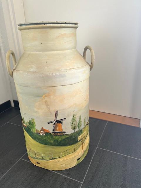 Melkbus beschilderd Goes