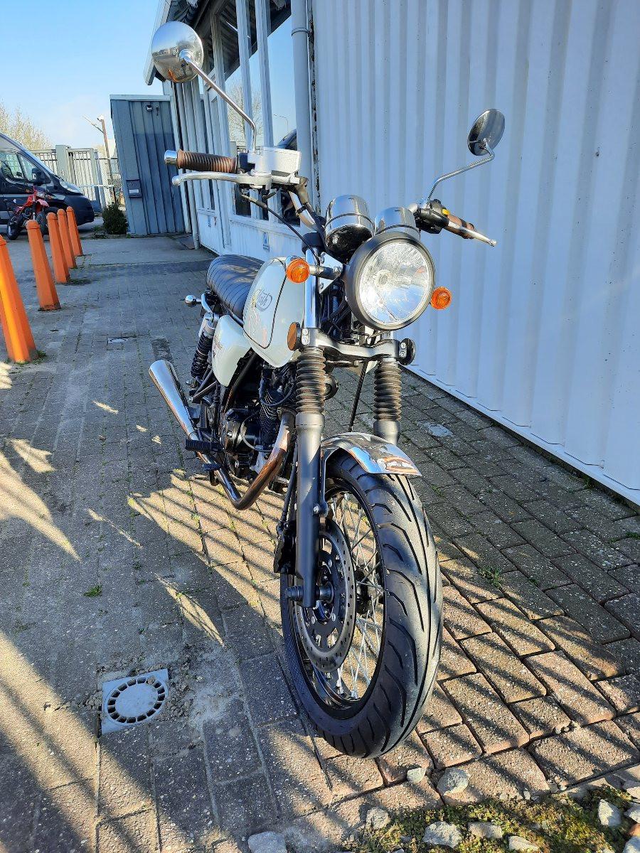 Mash Brown Seven, 125cc uit 2019 met weinig Km