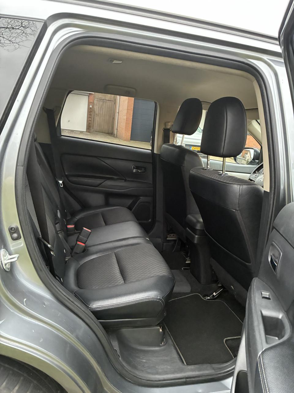 Mitsubishi Outlander PHEV 2014