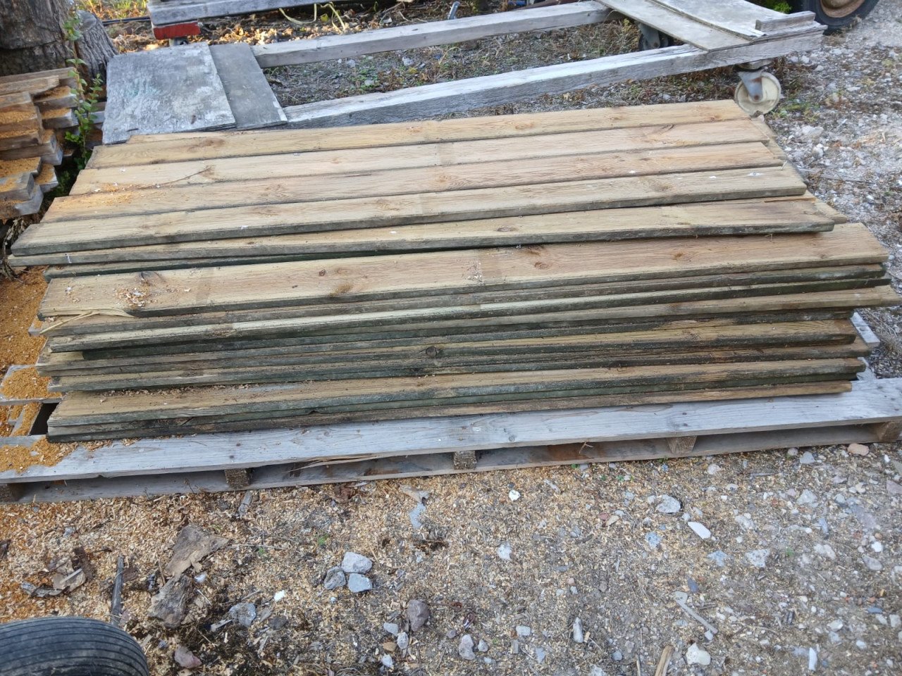 Gebruikte vlonder planken.