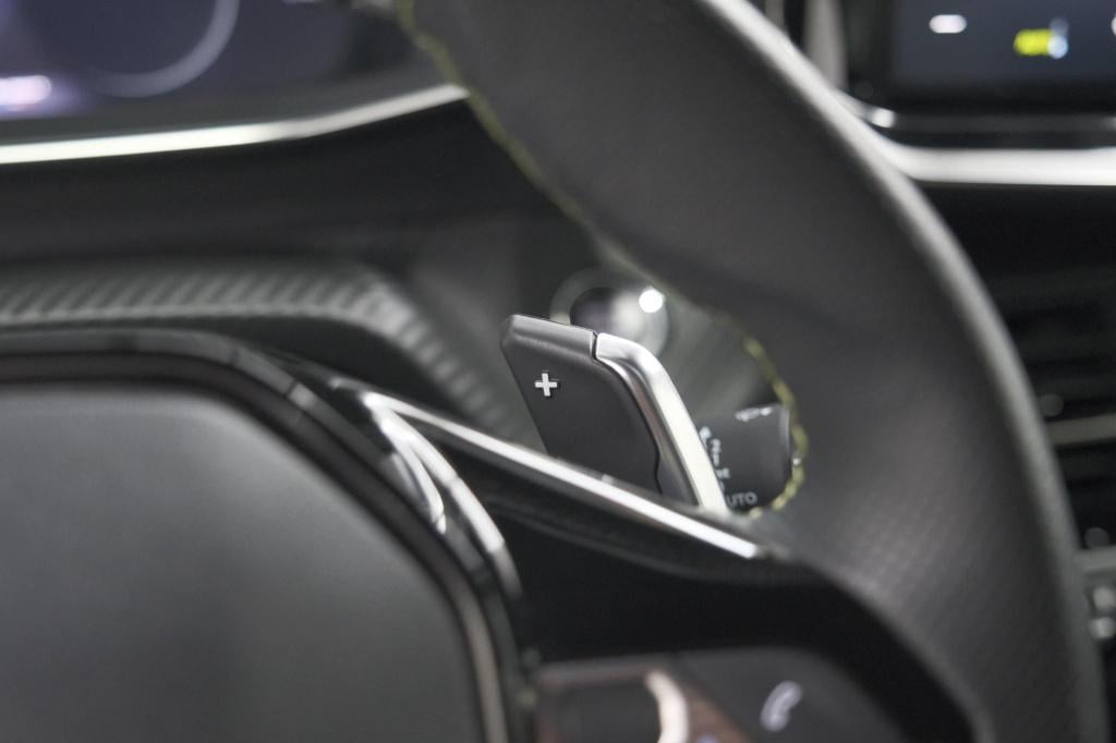 Peugeot 208 1.2 hybrid 145 e-dcs6 gt | alcantara pakket | camera | apple ca