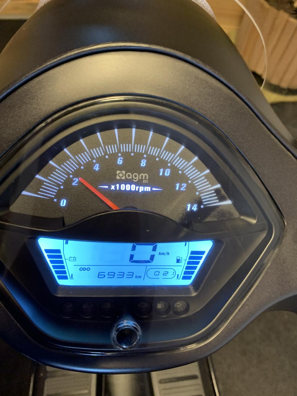 AGM VX 50 MET WINDSCHERM EN VALBEUGELSET NU 895,= RIJKLAAR