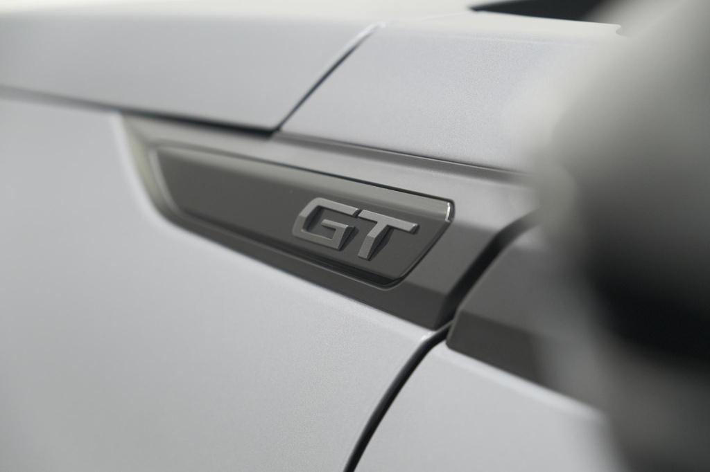 Peugeot 2008 1.2 hybrid 145 gt | camera | apple carplay | parkeersensoren