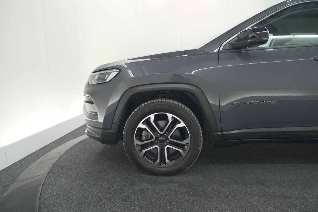 Jeep Compass 4xe 190 plug-in hybrid electric night eagle | camera | apple c