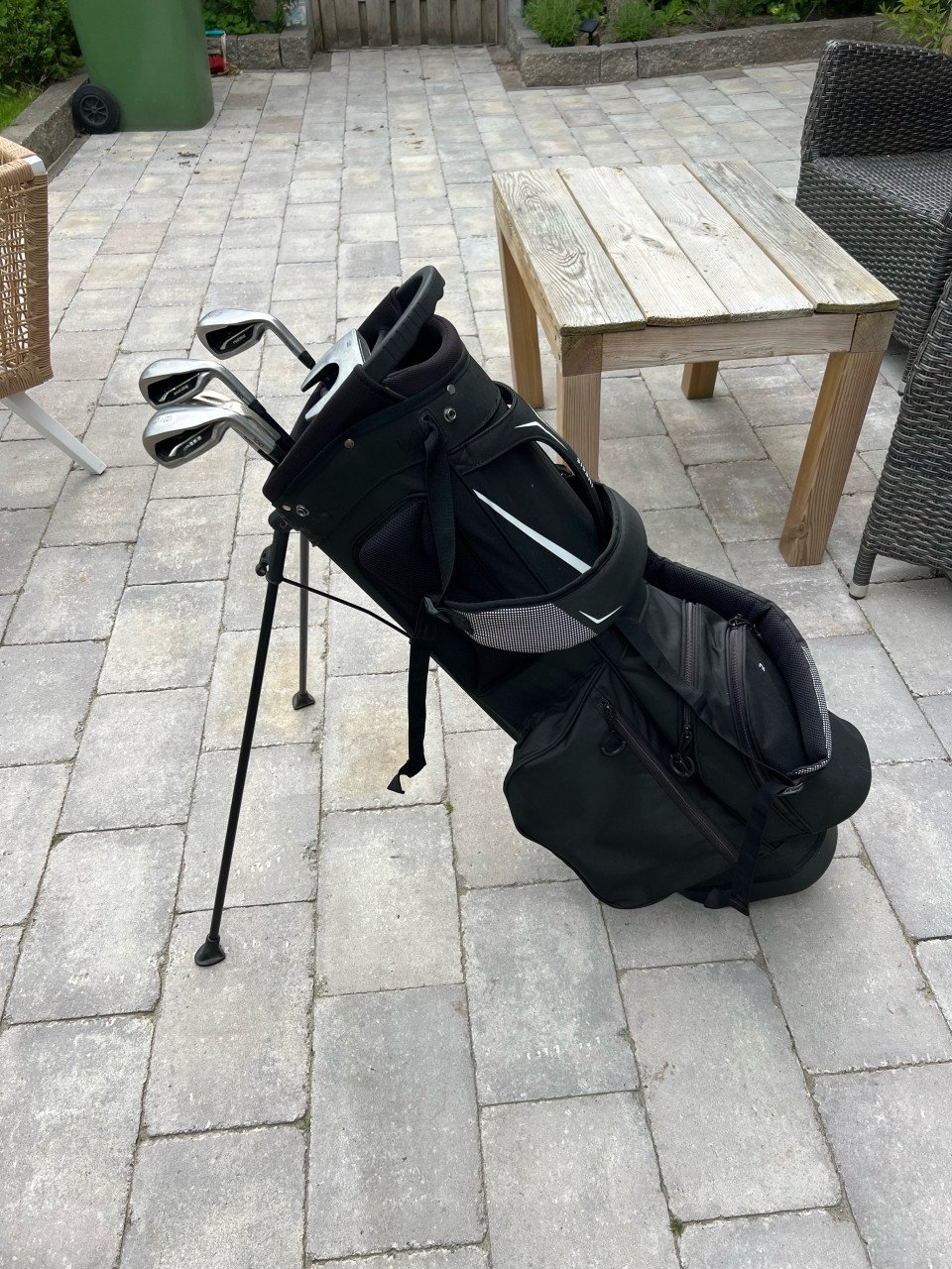 Inesis golf tas met bijbehorende clubs