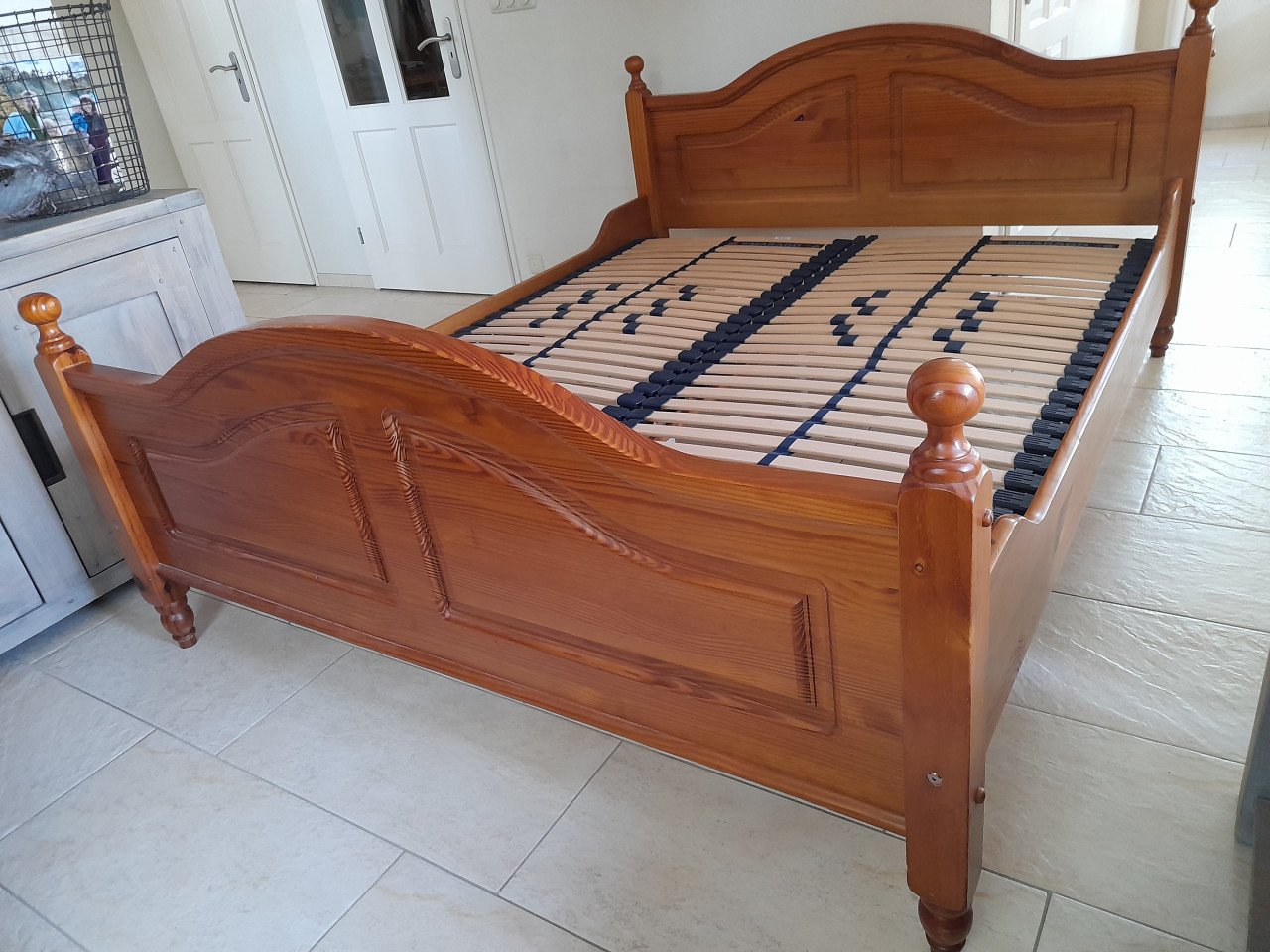 Massief houten bed 160 x 200 (in goede staat )