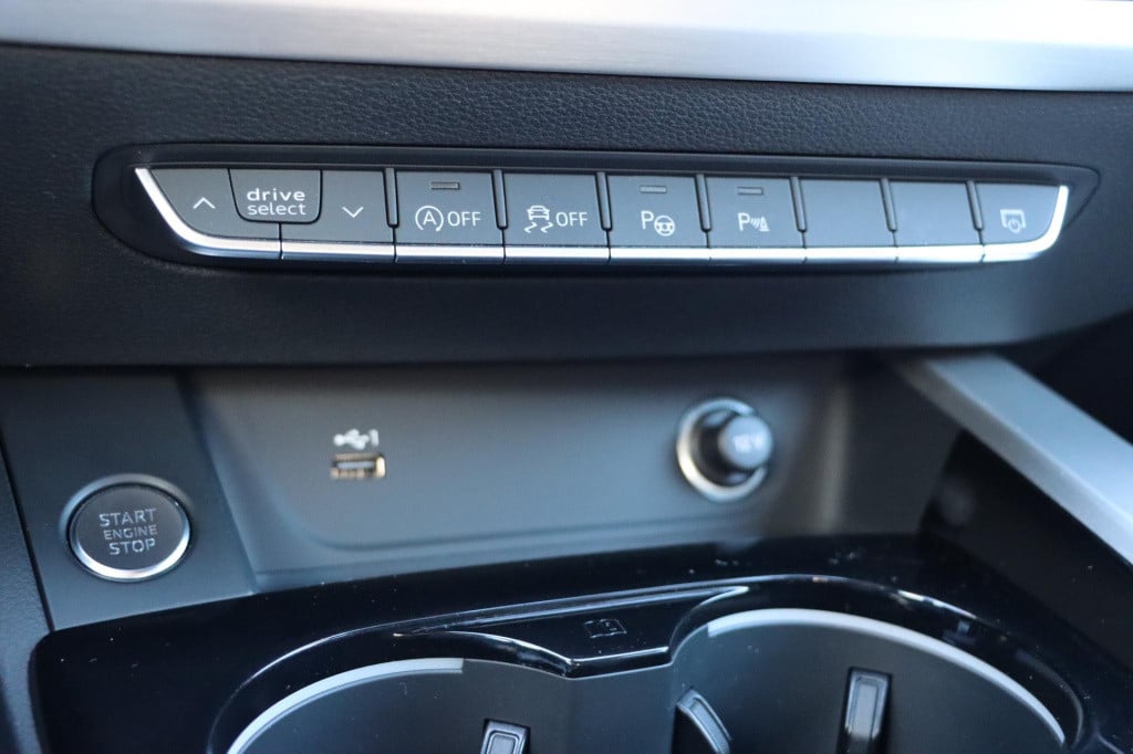Audi A4 limousine 40 tfsi s edition