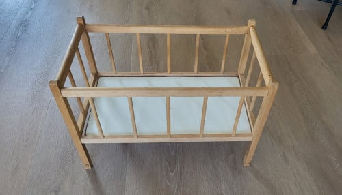 Houten poppenbed