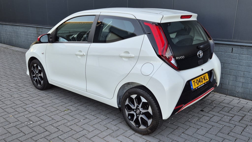 Toyota Aygo 1.0 vvt-i x-cite*automaat*airco*camera*apple-carplay*android*