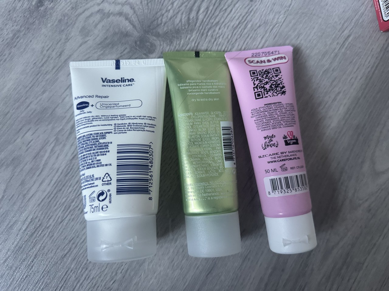 Drie soorten handcrème (Vaseline, Rituals en Care)