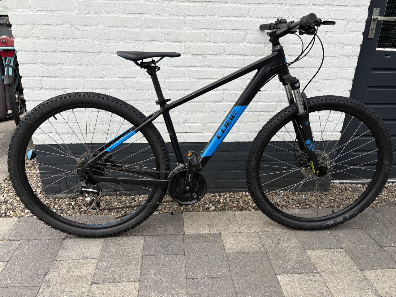Zwarte MTB Cube 29”/ 43cm