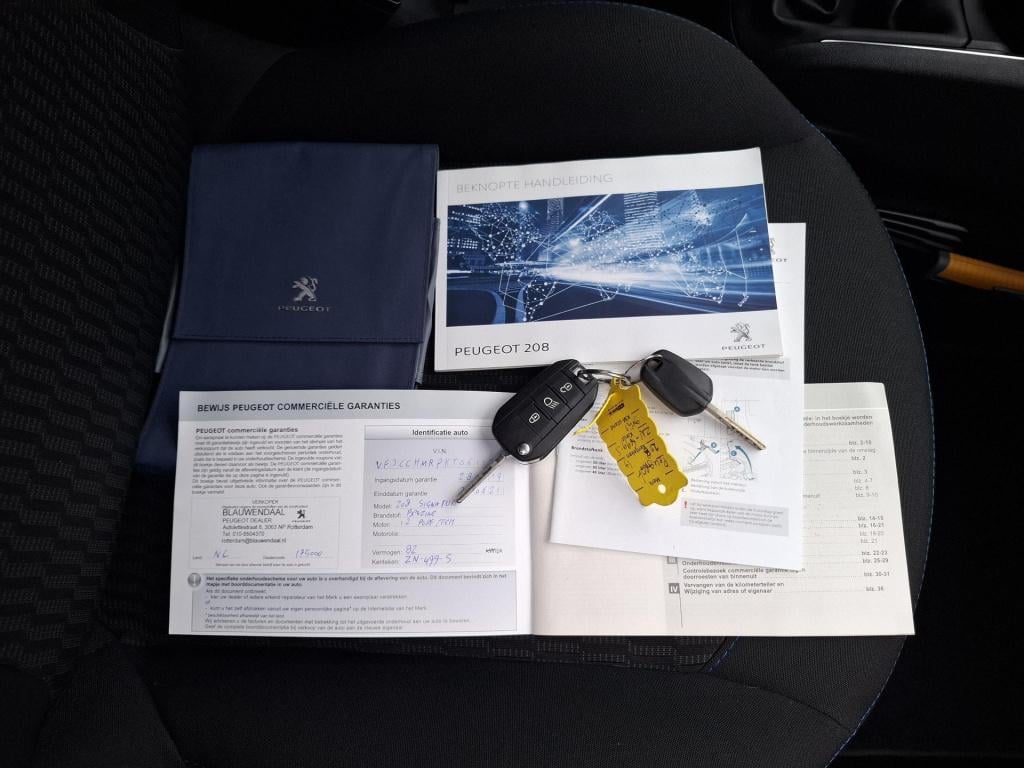 Peugeot 208 1.2 signature nav/airco/cruise/park