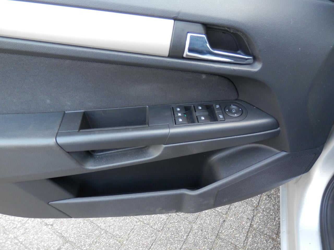 Auto Garant Biedt Aan: Opel Astra 1.4 Business