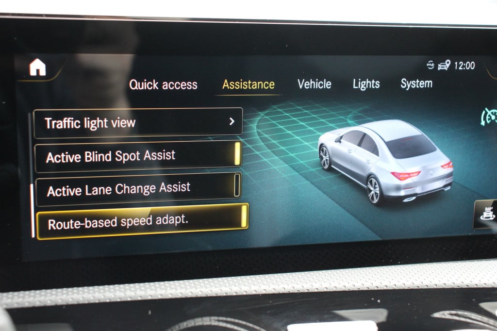 Mercedes-Benz Cla 220 4matic premium plus amg | pano | memory | acc | camer