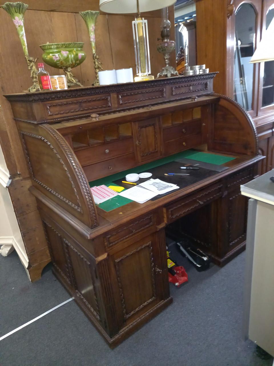 Wegens aanschaf nieuwe vloer ruimte nodig Zeeuws antiek kabinet ea