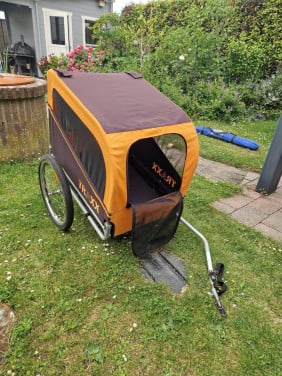 Honden fietskar met asverbinding
