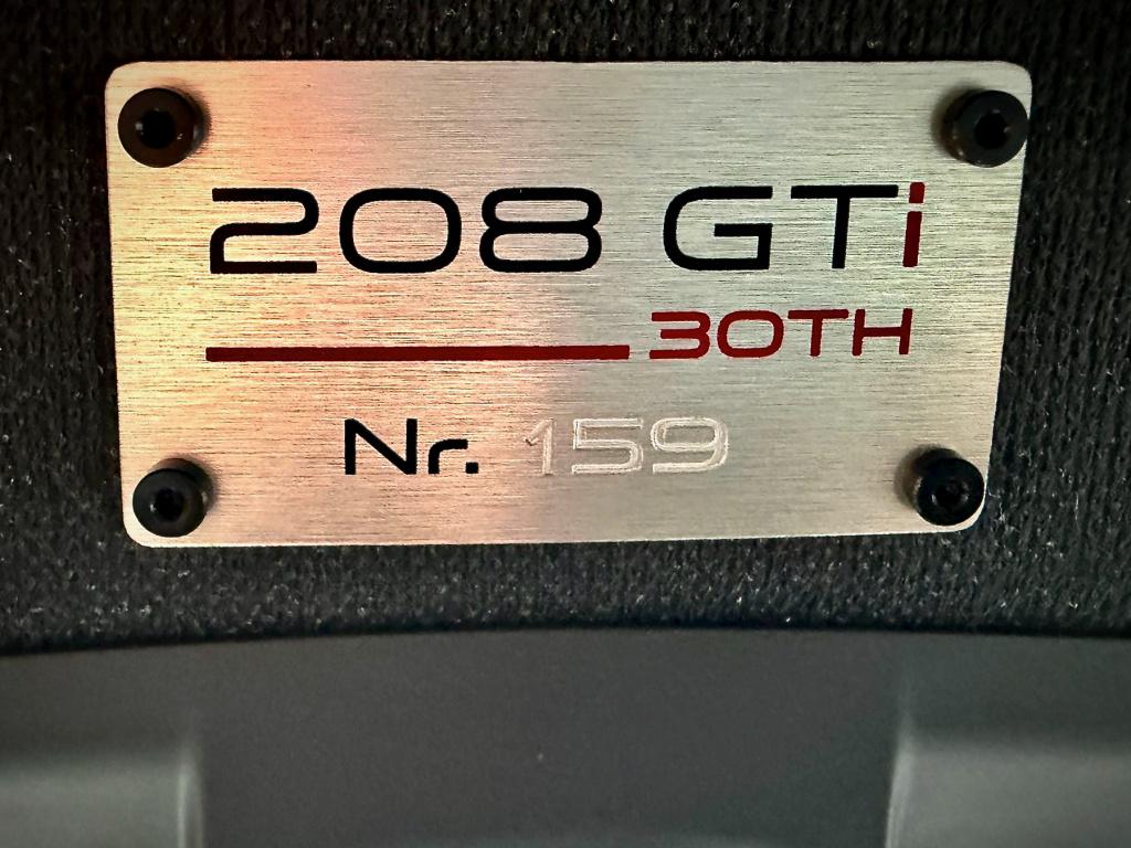 Peugeot 208 1.6 e-thp gti 30th 209pk unieke uitvoering nr.159