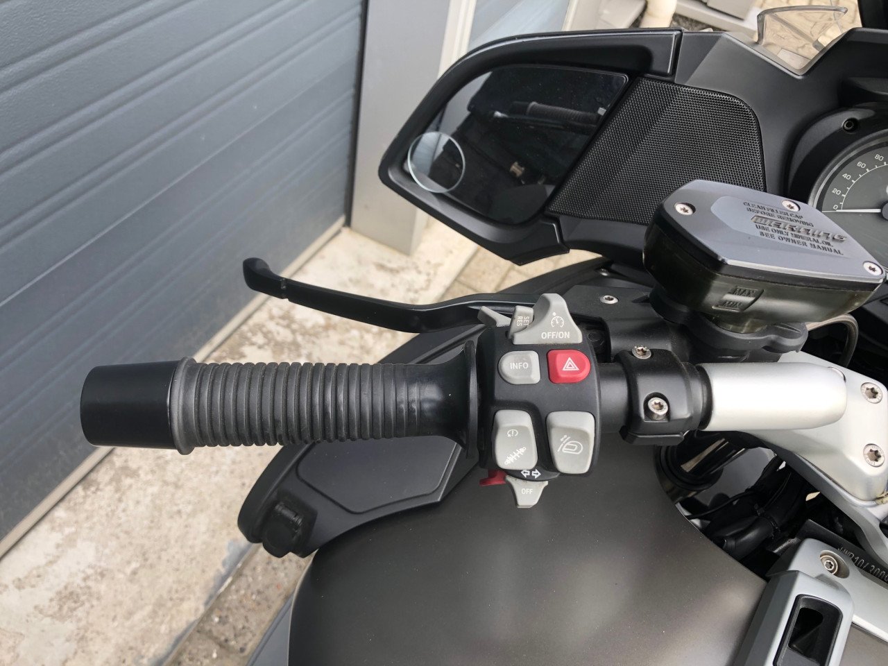 Hele nette en complete BMW R1200RT uit 2011 met 77dkm Akrapovic etc €6950,-