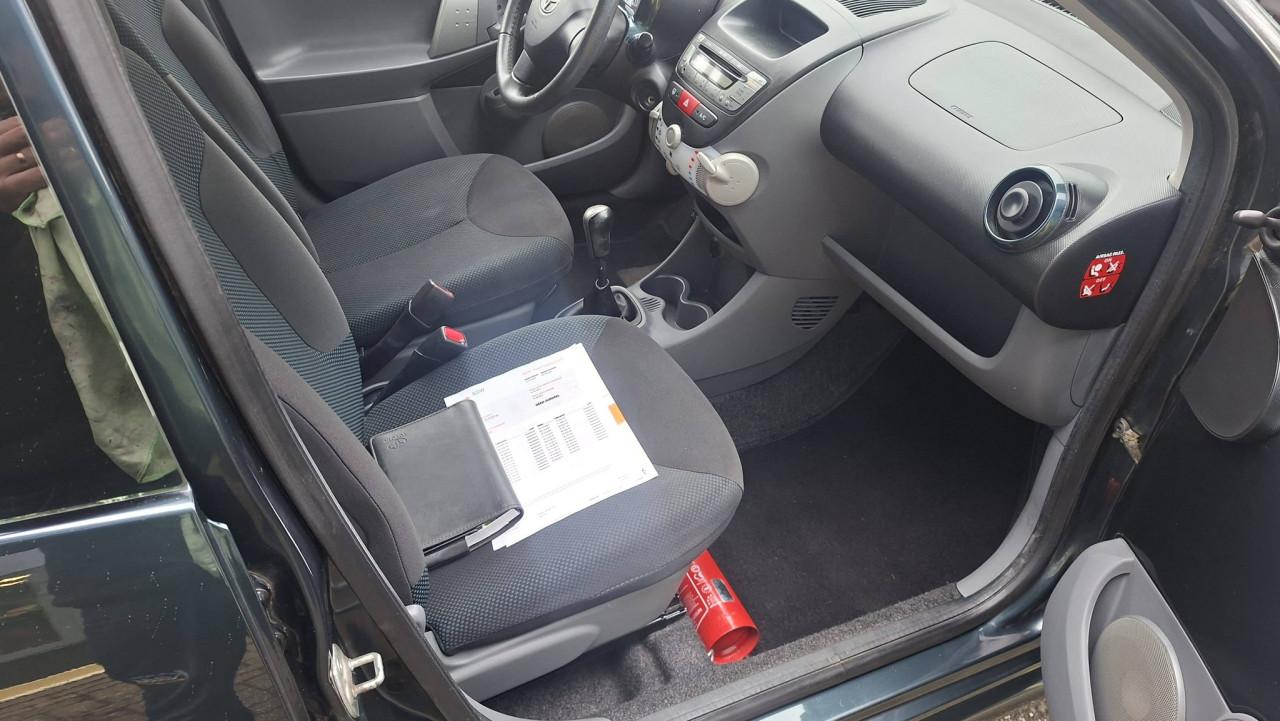 Toyota Aygo 1.0 12v Now 5deurs bj:2011 airco lm-velgen 108.000km nwst !!!!