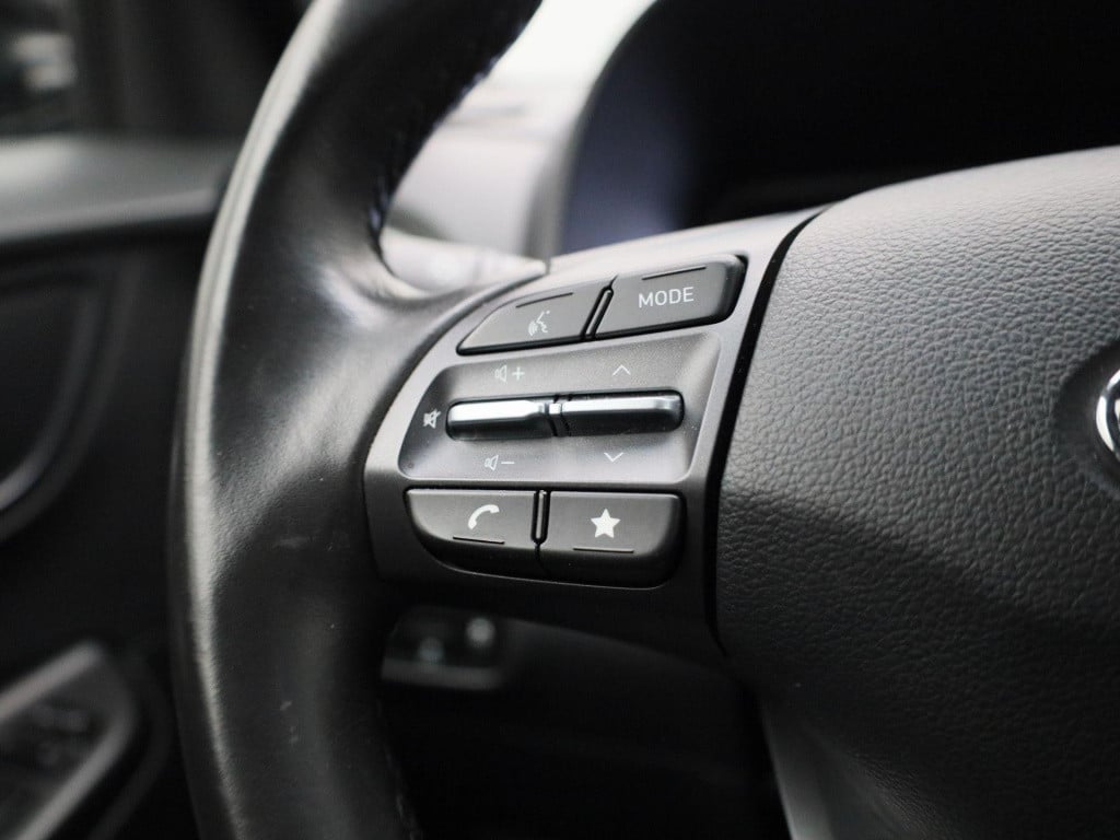 Hyundai Kona ev fashion 39 kwh | navi | camera | lmv | pdc | climate