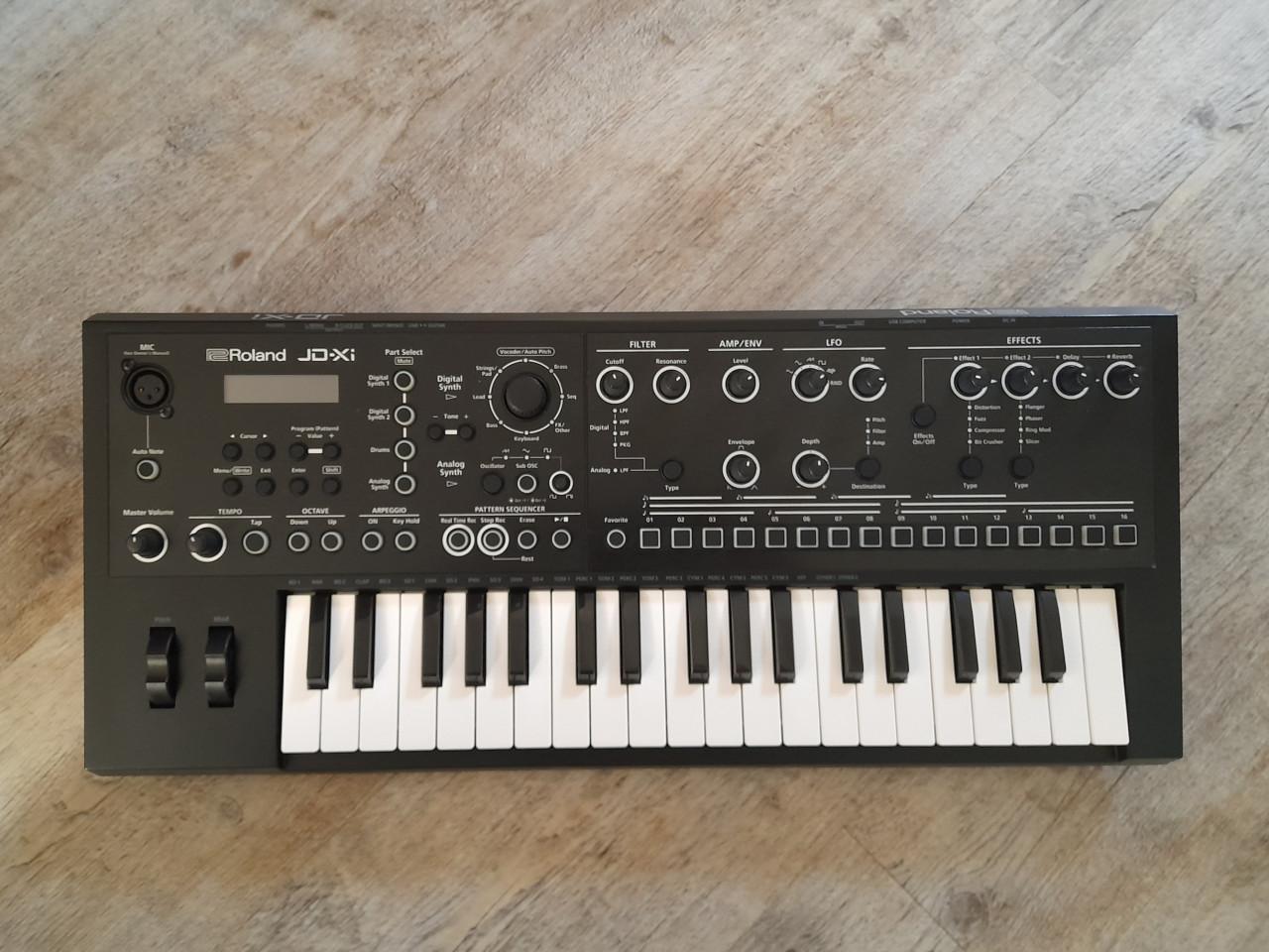 Roland JD-Xi analoge/digitale crossover synth