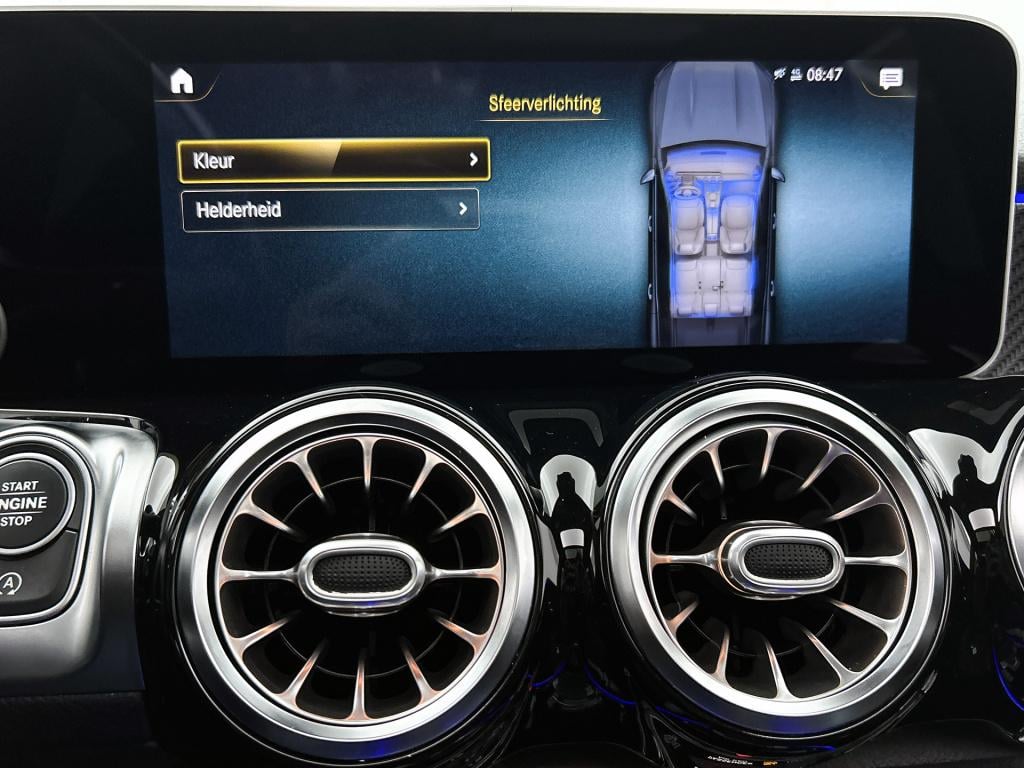 Mercedes-Benz Glb 180 business solution amg | panoramadak | sfeerverlichtin