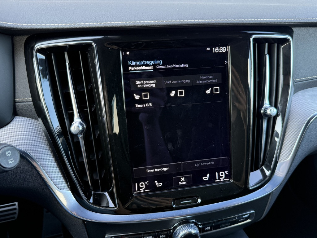 Volvo V60 v60 t6 340pk r-design| panodak| adap.cruise| 360camera| hud| key