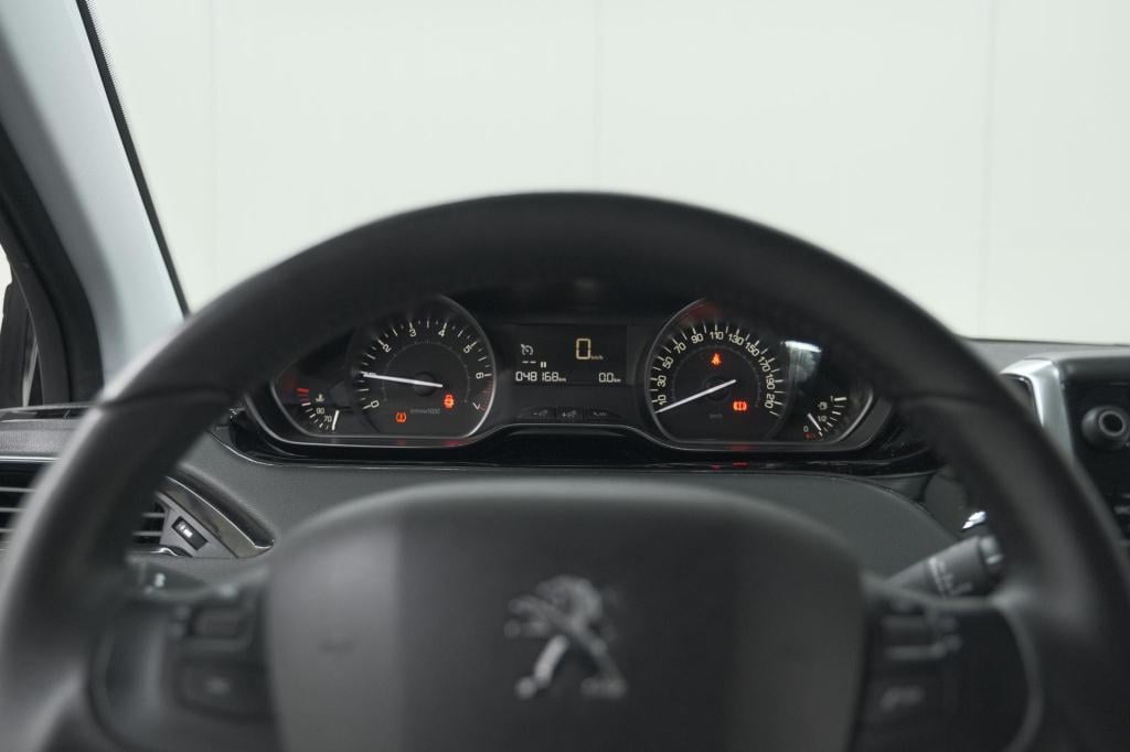 Peugeot 208 puretech 82 signature | allseason banden | navigatie | parkeers