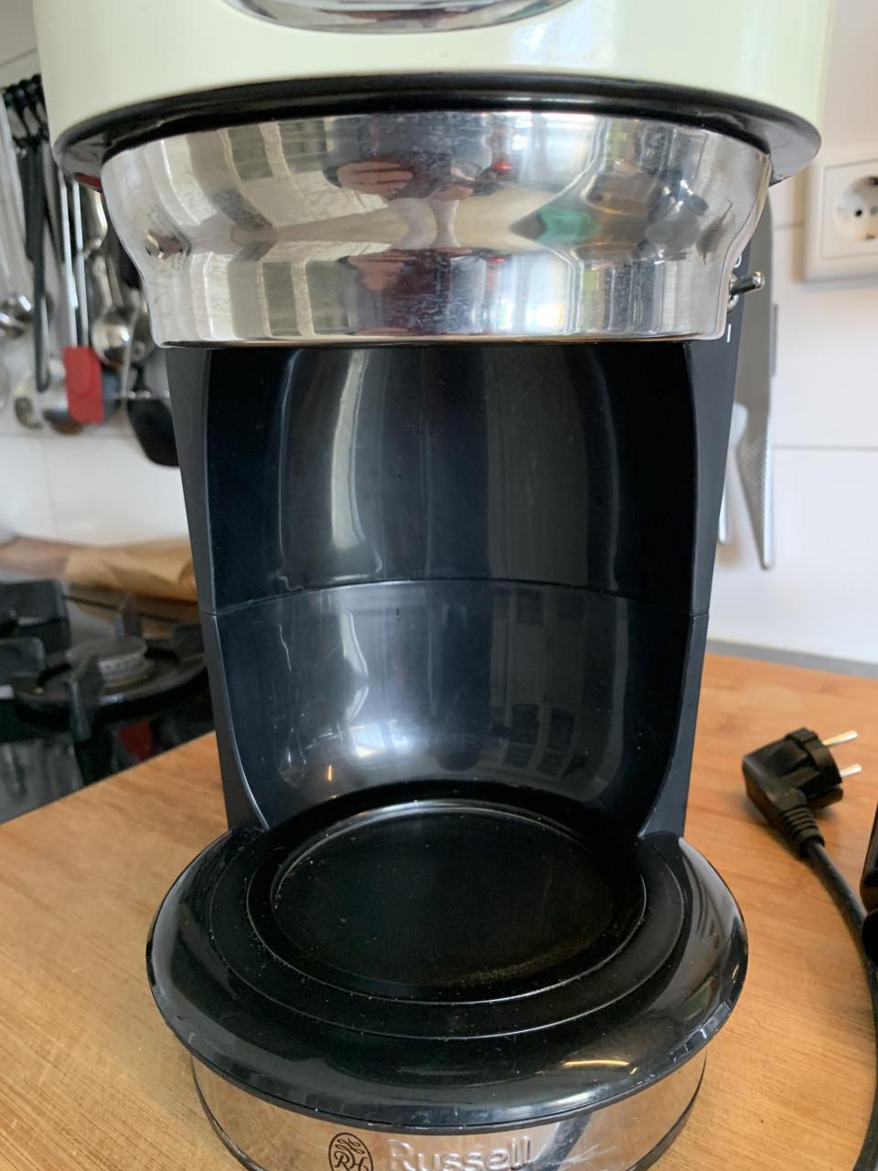 Een Russell Hobbs koffiezetapparaat met een glazen kan